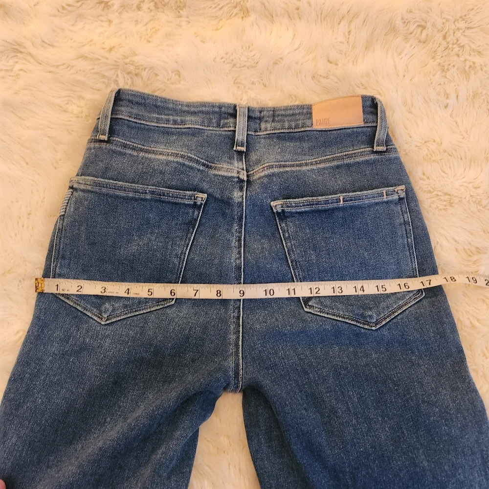 Paige Knockout Love Stretchy Highwaisted Jeans Size 28